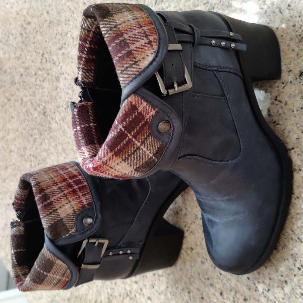 Stylish Women's Plaid Cuff Ankle Boots